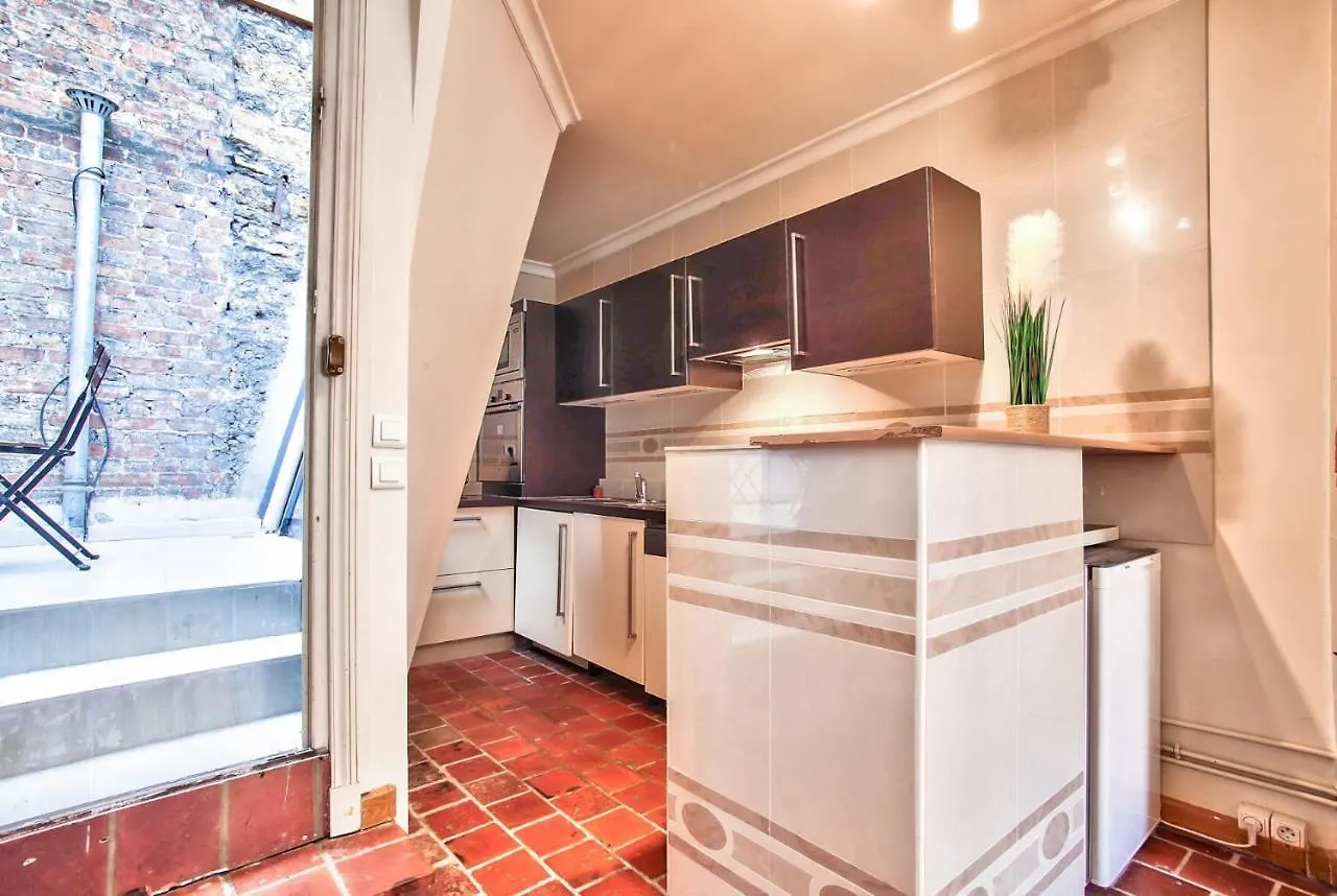 Tour Eiffel Sevres - Babylone 4 *